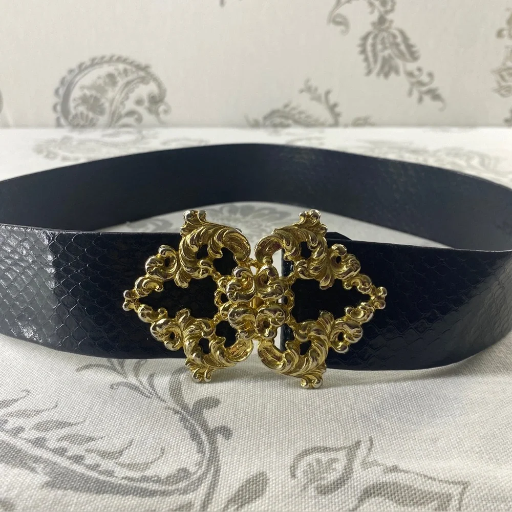 Vintage Gold Toned Ornament Buckle And Black‎ Belt Sm/Medium